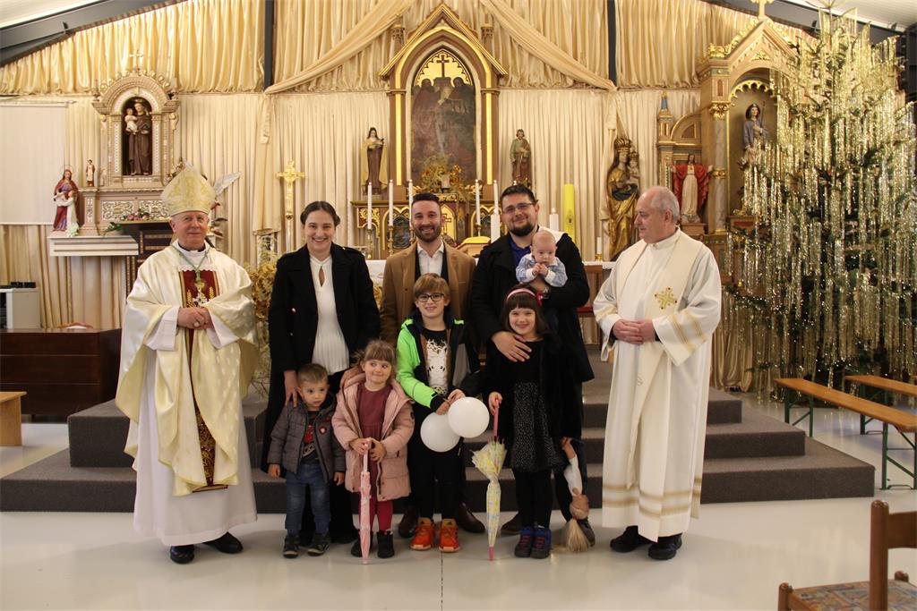 Biskup Gorski krstio peto dijete obitelji Hadjić2024 1