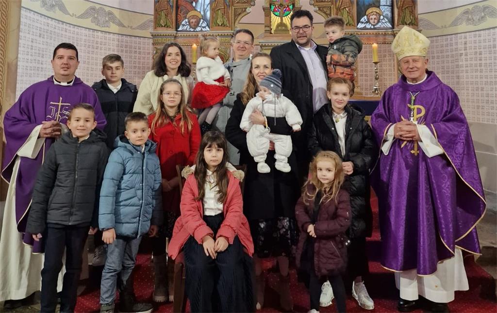 Biskup Gorski krstio peto dijete u obitelji Žučko2024 3