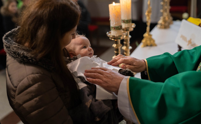 Biskup Gorski krstio sedmo dijete obitelji Horvat u Župi sv. Nikole biskupa u Bistri 2