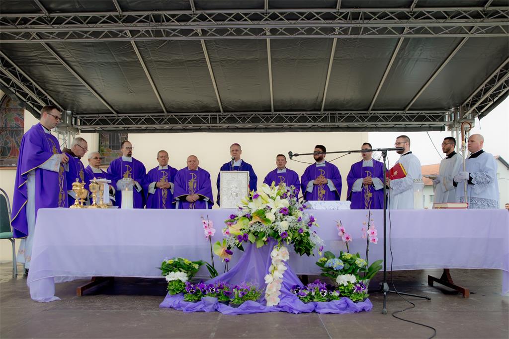 Nadbiskup Kutleša predslavio misu prigodom sredoposnog proštenja u Desincu2024 6