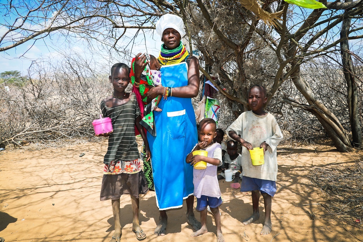 Kenya Veronica Ngasitae volonterka kuharica sa svojom djecom