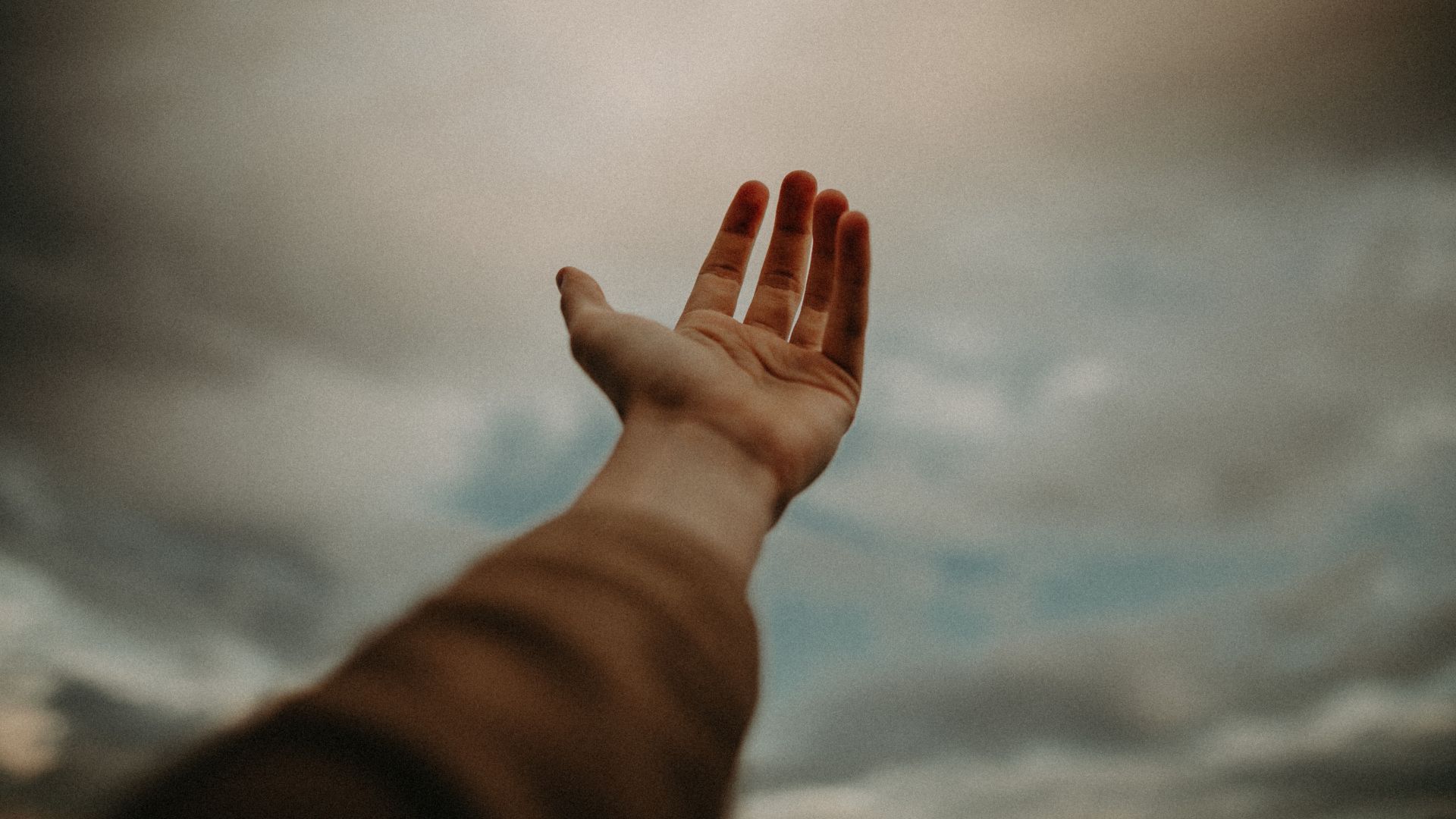 ruke nebo pixabay naslovna