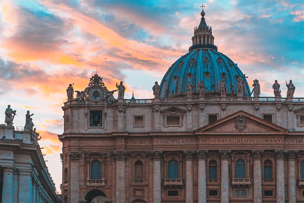 famous st peter s basilica vatican city sky with beautiful colors