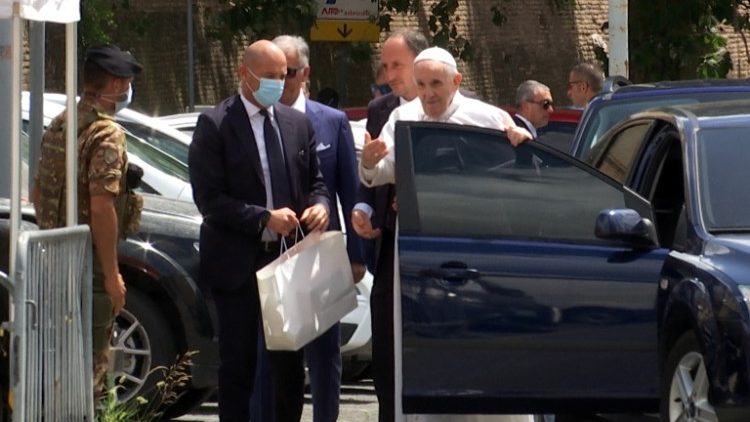 papa franjo izlazak iz bolnice