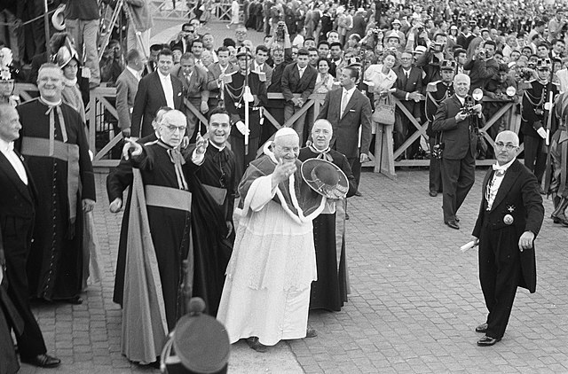 Olympische Spelen te Rome Paus Johannes XXIII zegent de deelnemers aan de Spele Bestanddeelnr 911 5392