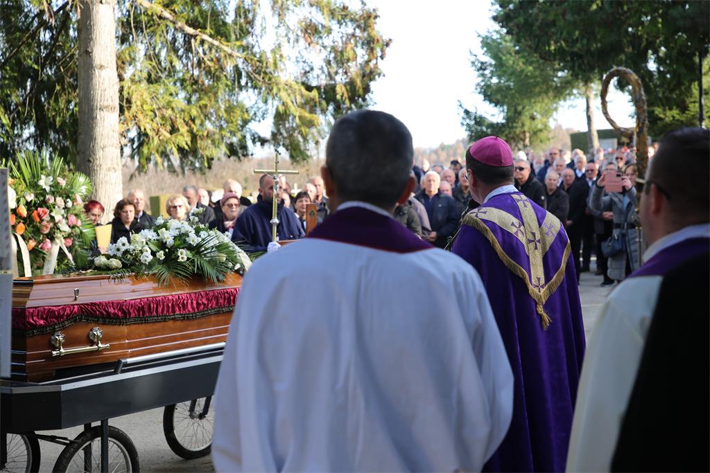 Biskup Šaško predvodio sprovodne obrede i misu zadušnicu za vlč. Jurja Župančića 1