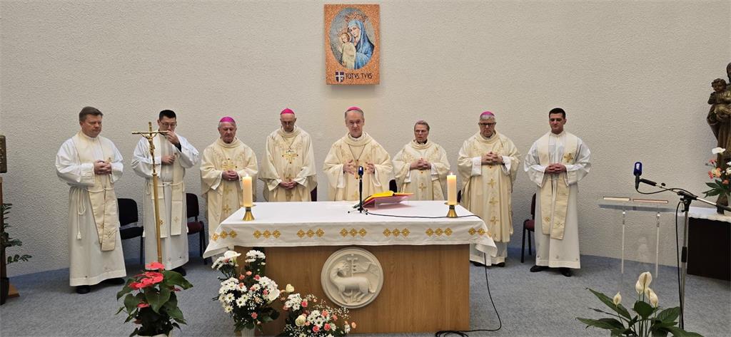 Hrvatski biskupi slavili misu za pokojnog papu Franju