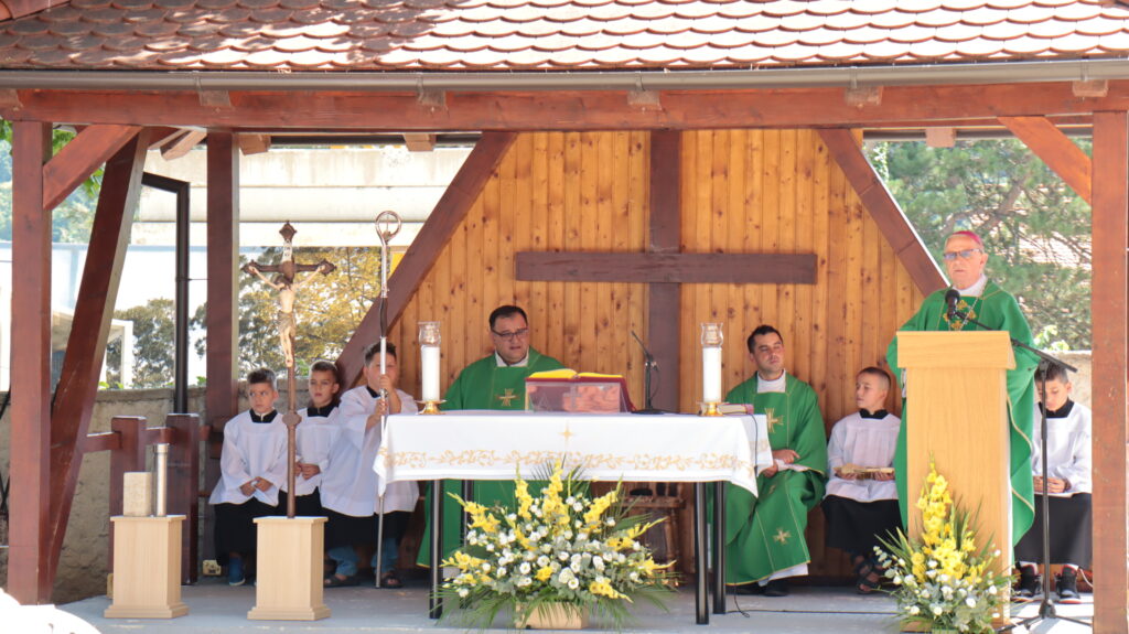Biskup Gorski blagoslovio gradilište bogoslužnog i pastoralnog prostora u Gračanima 4