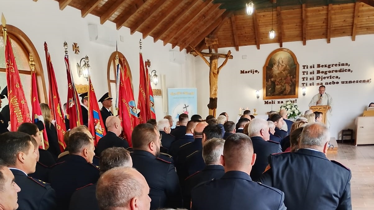 Hodočašće vatrogasaca u Šumanovce 01