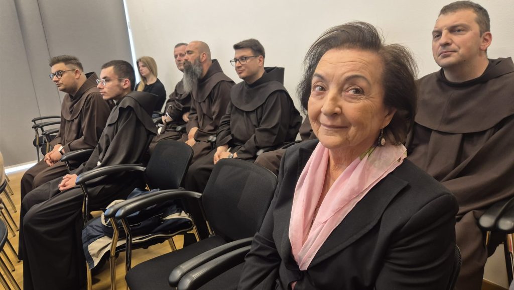 U 10:30h intervju sa Zdenkom Čorkalo, dobitnicom nagrade za životno djelo HDKN-a
